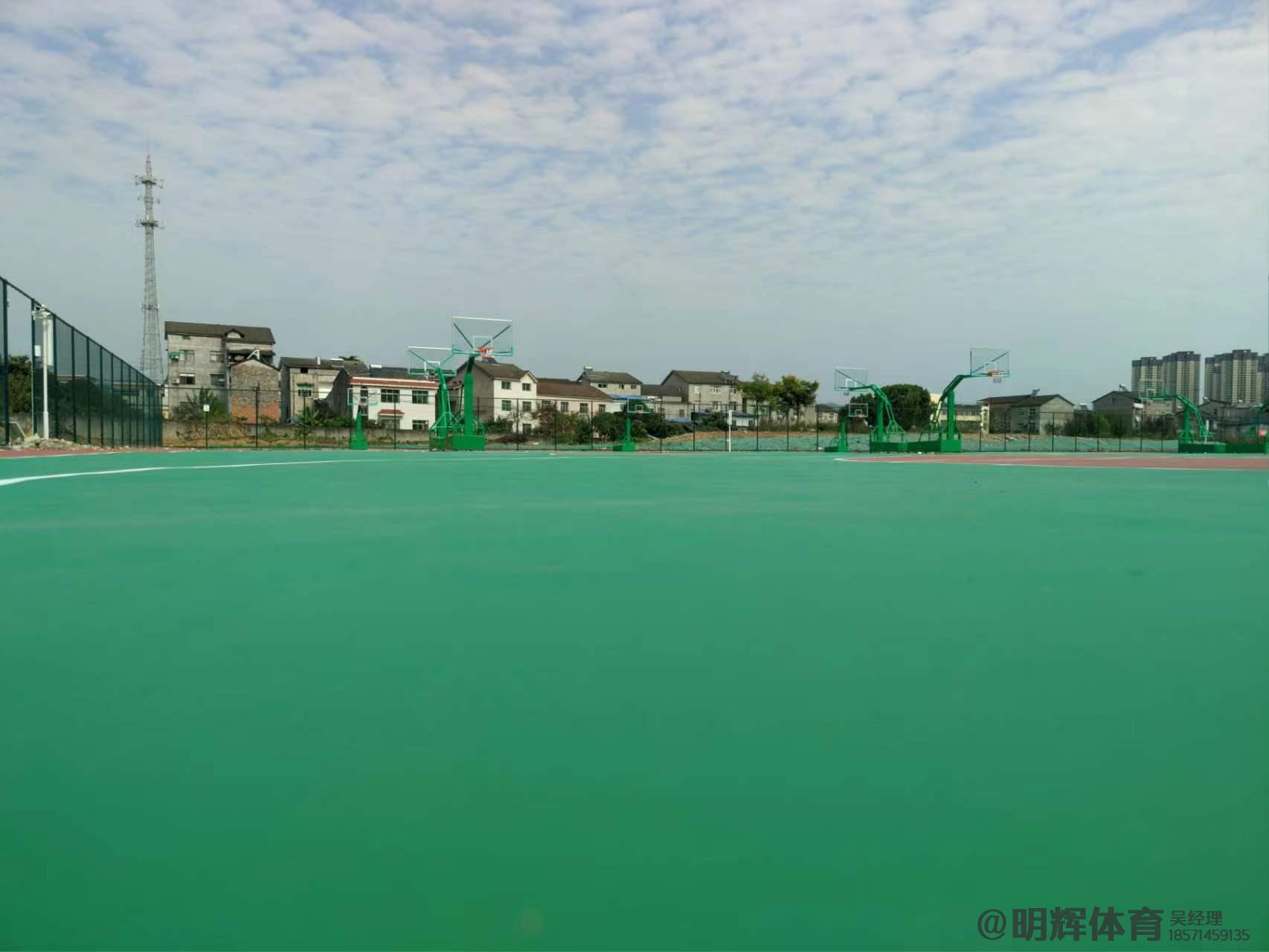 聂荣硬地丙烯酸球场的优缺点